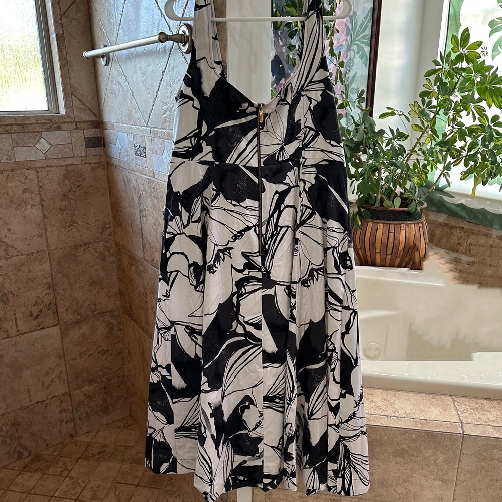 Donna Karan New York Black & White Floral Belted Maxi Dress- Plus Size - Picture 10 of 16
